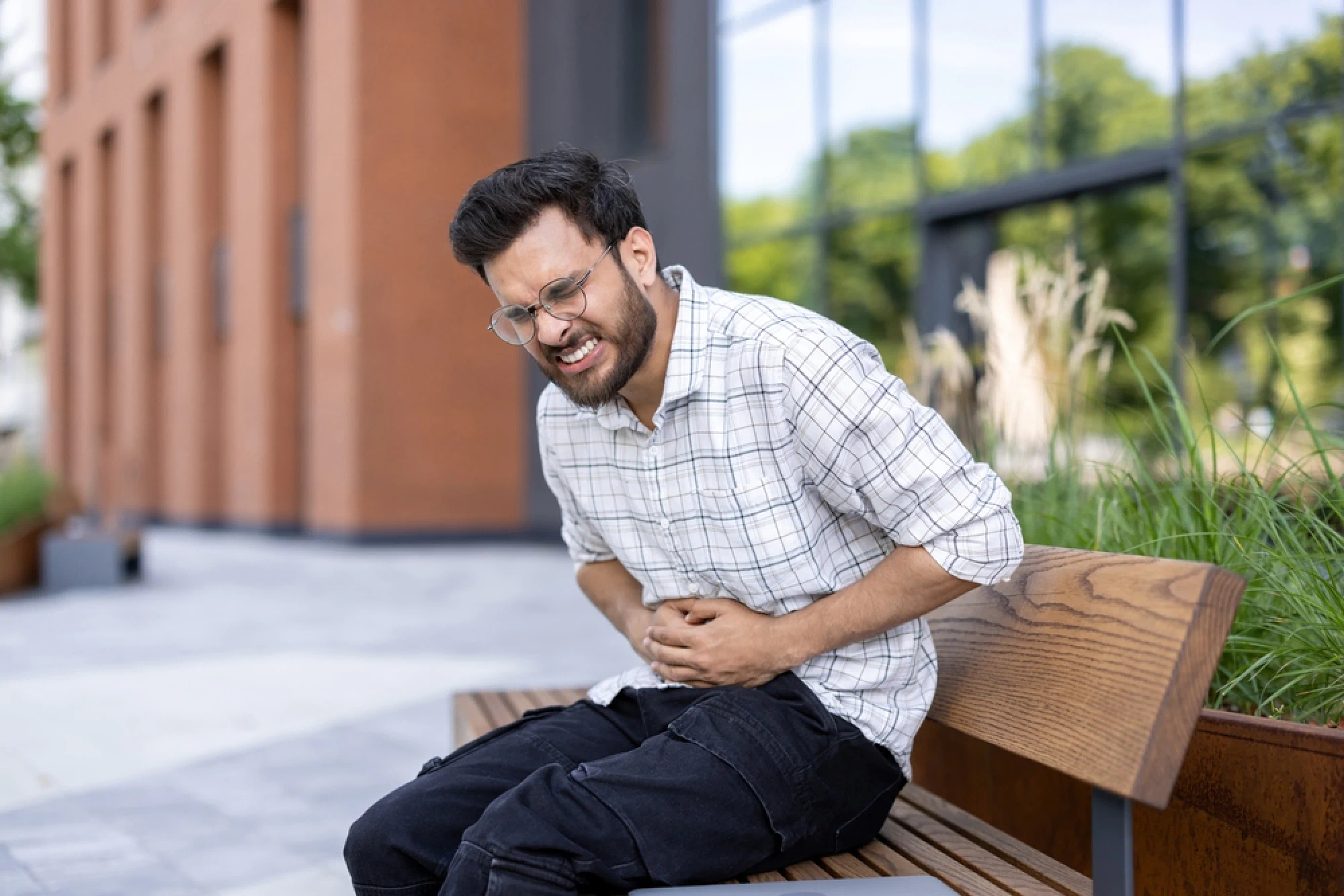 Sharp Gastric Pain: When to Go to the ER